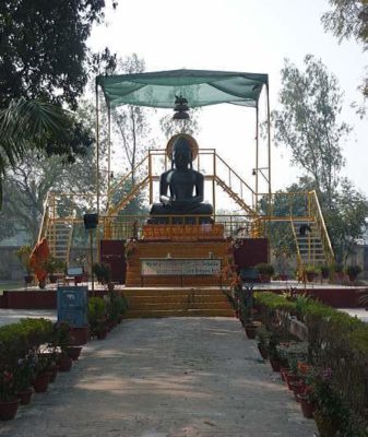 Large Digambara idol of Śreyāṃsa