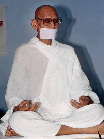 Tenth head of the Śvetāmbara sect of Terāpantha, Ācārya Mahāprajña meditates. In 1975 Ācārya Mahāprajña introduced 'insight meditation' – prekṣā dhyāna – which is now one of the principal Terāpanthin ways of worship