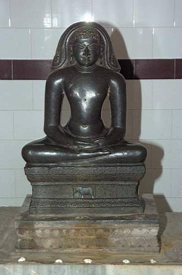 Image of the 14th Jina, Anantanātha or Lord Ananta, in a temple dedicated to him in Tamil Nadu. The bear, which is this Jina’s emblem in the Digambara tradition, is shown on the pedestal. Typically of a Digambara Jina, he is serene, naked with closed eyes