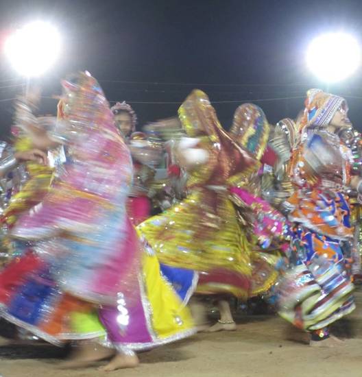 During the rās-garbā dance, performers bend and jump as they whirl round. Nowadays the rās-garbā is often very fast and performed to well-known pop music, such as Bollywood and bhangra tunes. It has a key role in the Navrātrī festival
