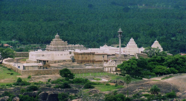 Temple complex on Candra-giri, the lower of the two hills at Shravana Belgola. Candra-giri boasts 16 temples and several holy objects and, since it is less visited than its sister hill, retains a peaceful, spiritual atmosphere.