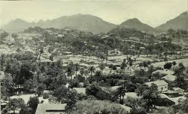 This photograph of Mount Abu, a hill station in southern Rajasthan was taken around 1898. Mount Abu is a major pilgrimage site near the town of Dilwara, with five white marble temples renowned for their delicate carvings.