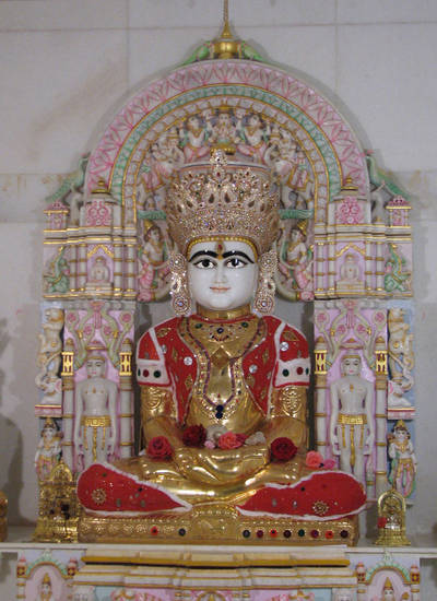 This statue of Mahāvīra is richly decorated for the festival of Dīvālī, which marks the turn of the year. For Jains, it also commemorates the liberation of the 24th Jina, Mahāvīra.