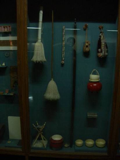 Muni Puṇya-vijaya's monastic equipment displayed at the Lalbhai Dalpatbhai Museum of Indology. It has a special section dedicated to Muni Puṇya-vijaya, who helped establish the museum and associated research institute.