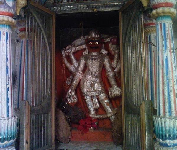 Bhairava guarding a temple in Gujarat. The term bhairava means ‘frightening, terrible’ and bhairavas are protective gods often portrayed as aggressive warriors. They frequently have weapons and frightening expressions on their red faces.