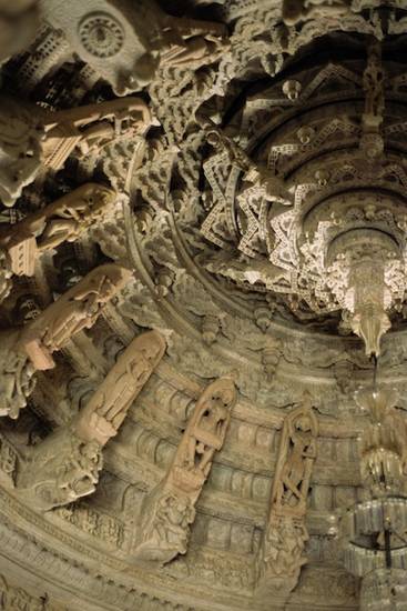 Detail of the dome of the Ranakpur temple in Rajasthan. The ceiling in the main hall features the 16 goddesses of magical knowledge – vidyā-devīs. Dedicated to the first Jina, R̥ṣabha, the Ranakpur temple is one of the foremost Jain pilgrimage sites.