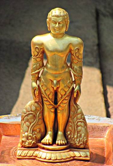 The small golden idol of Bāhubali or Gommaṭeśvara – ‘Lord of Gommaṭa’ – is found at the bottom of the 18-metre-tall original at Shravana Belgola. The details of the anthills and creepers that have grown up round the meditating monk are clear