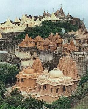 One of the holiest of Śvetāmbara pilgrimage sites, Mount Shatrunjaya has nearly a thousand temples. This temple-city outside the town of Palitana in Gujarat has a special connection with Ṛṣabha. The first Jina is worshipped in the main Adishvar Temple.